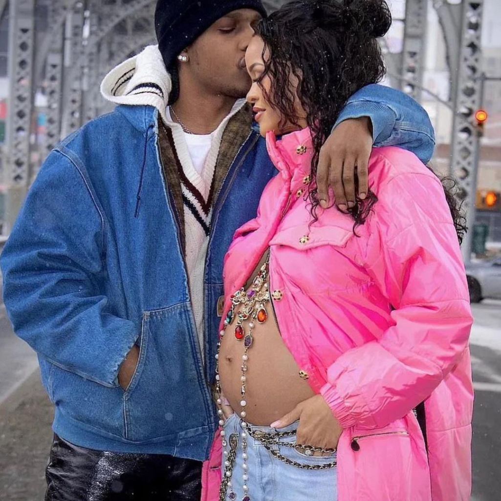 H Rihanna είναι έγκυος στο πρώτο της παιδί με τον A$AP Rocky