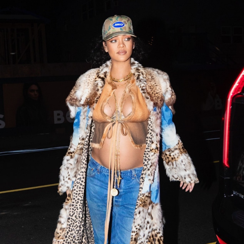 H Rihanna παραδίδει μαθήματα Y2K στιλ με το τελευταίο της pregnancy look