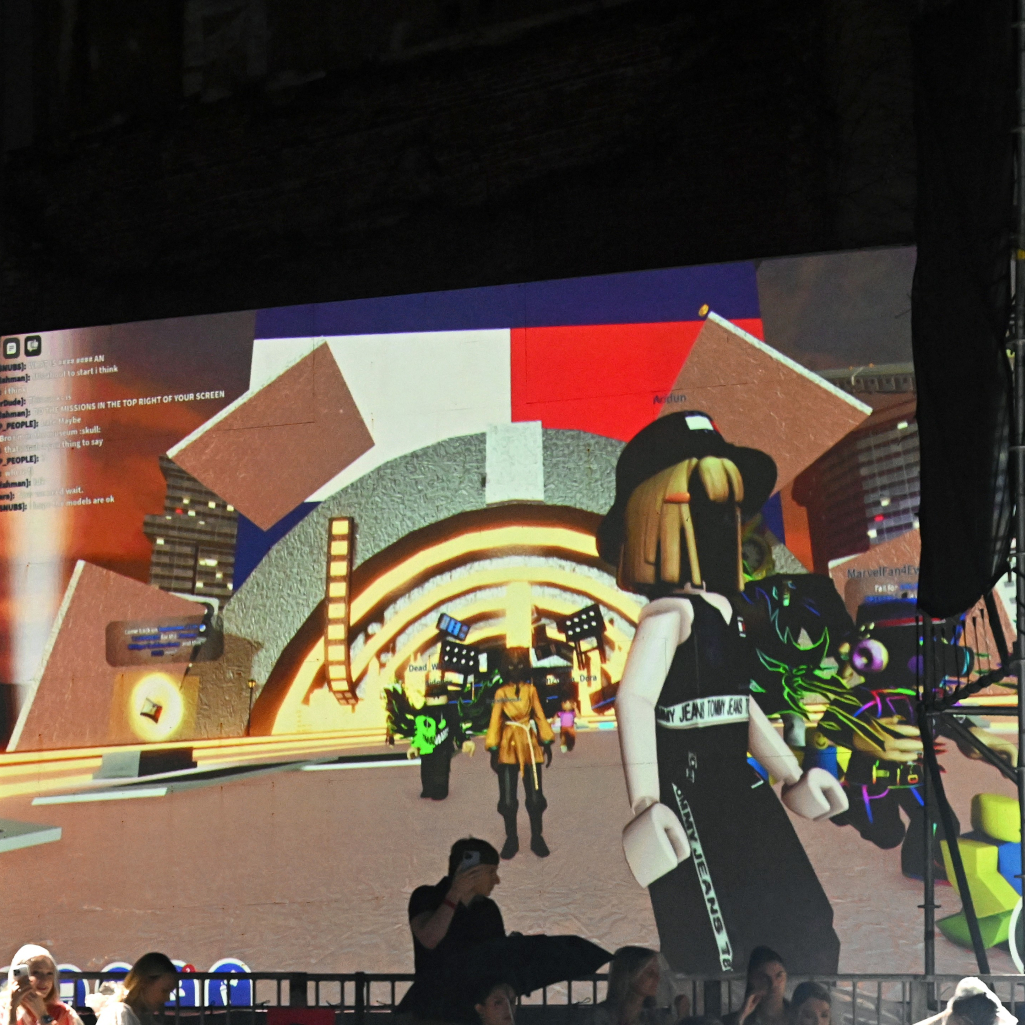 To multiverse show Tommy Hilfiger Τommy Factory ένωσε δύο κόσμους: Τον φυσικό με τον ψηφιακό
