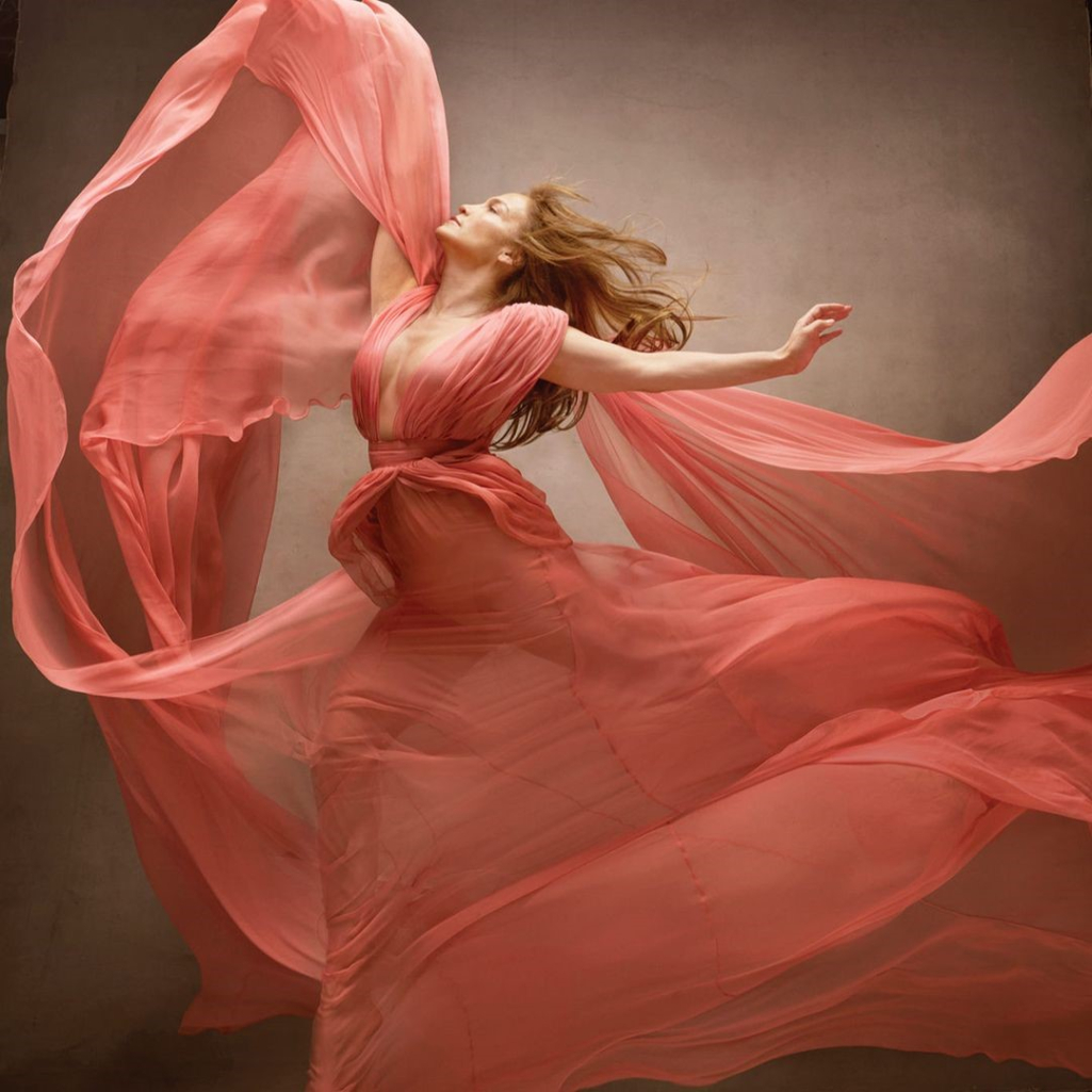 H JLo σε μια αιθέρια φωτογράφιση στη Vogue- Διαλύει τις φήμες χωρισμού και δηλώνει περήφανη που ονομάζεται «κυρία Affleck»