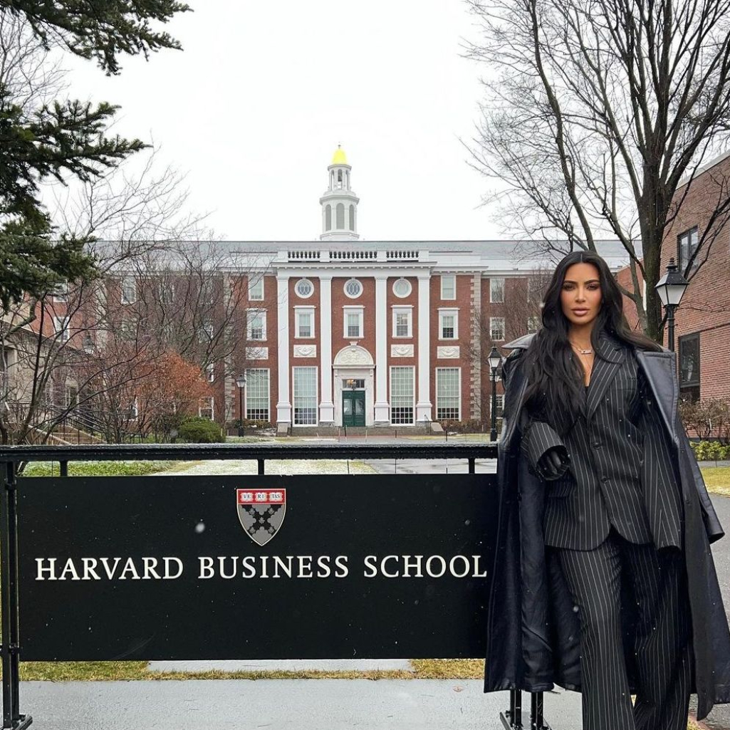 Η Kim Kardashian έγινε για λίγο λέκτορας στο Harvard και το Twitter πήρε φωτιά