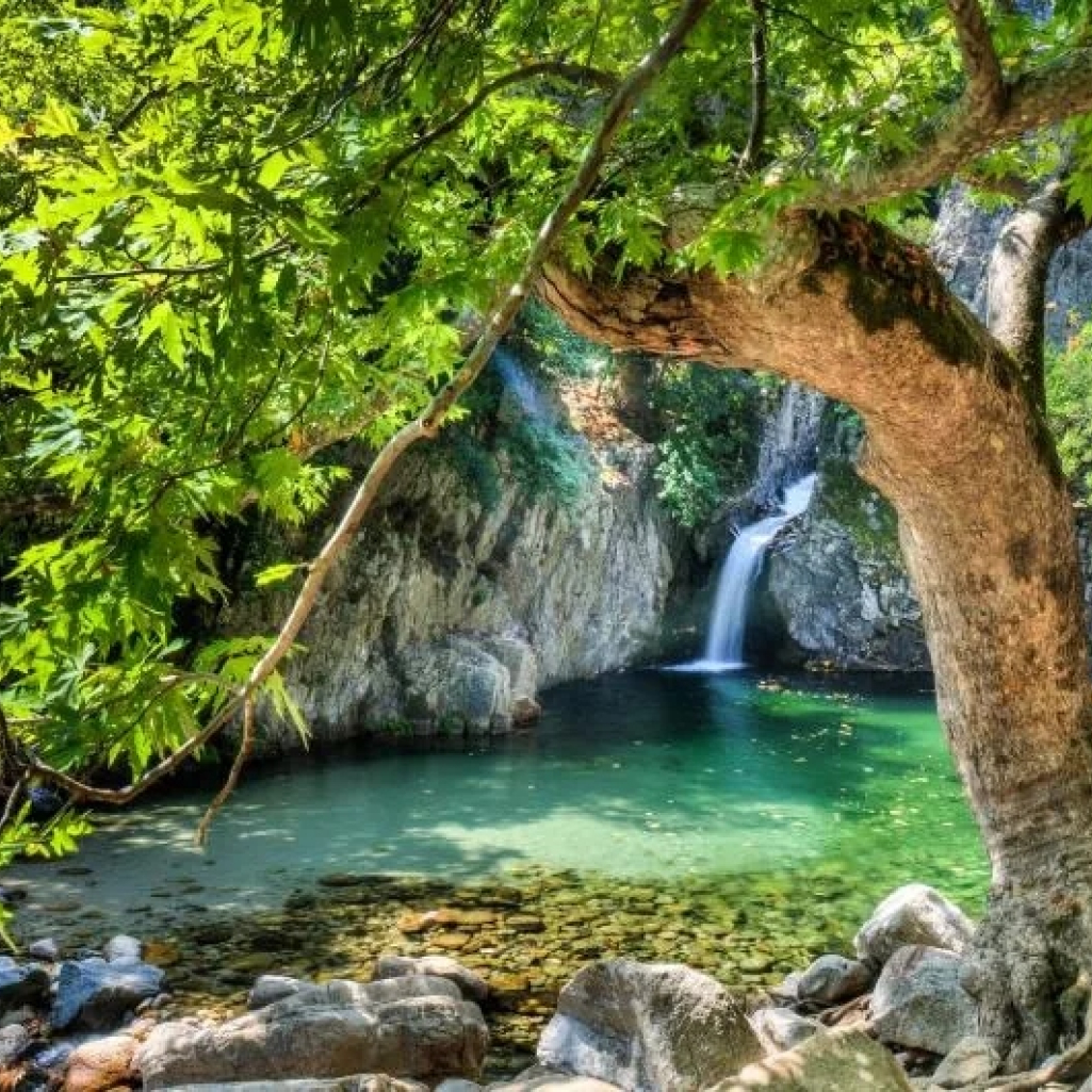 Το καταπράσινο, παρθένο νησί του Αιγαίου που μάγεψε το CNN
