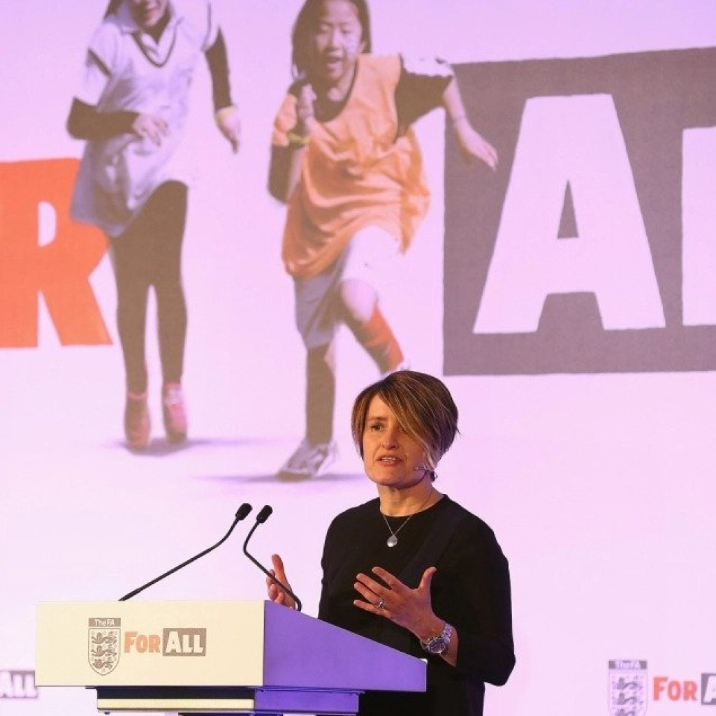 Κέλι Σίμονς: Η γυναίκα που άλλαξε το αγγλικό ποδόσφαιρο στο GWomen