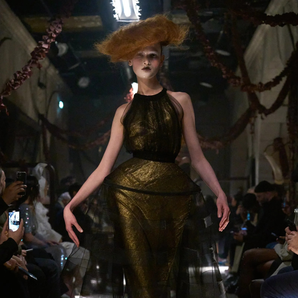 Paris Couture Week: Η ψυχή του Γκαλιάνο στον Maison Margiela και το κόκκινο χαλί της Fendi