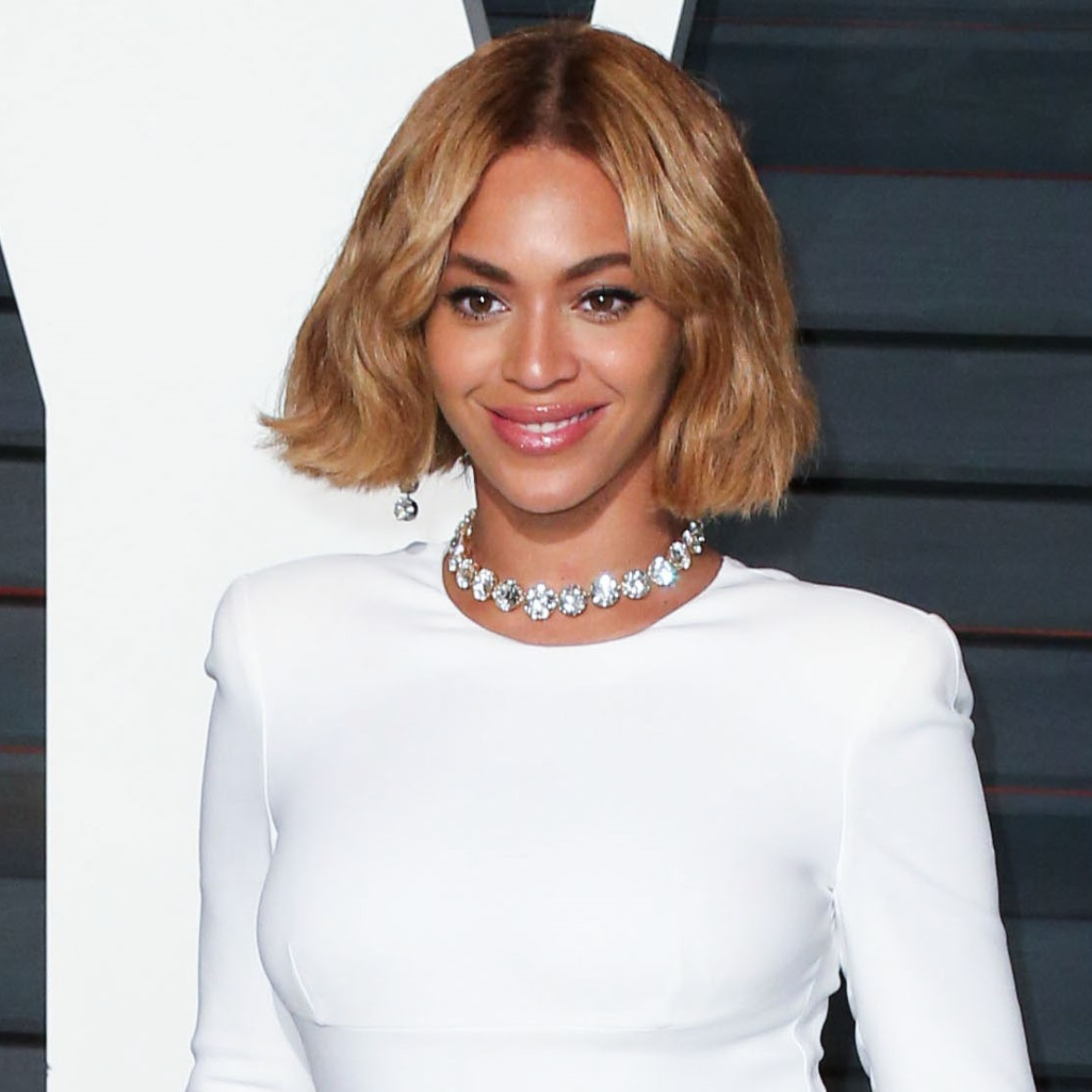 Διαμάντια, κρύσταλλα, φτερά - Η Beyoncé έχει την συνταγή για μια glam γιορτινή εμφάνιση