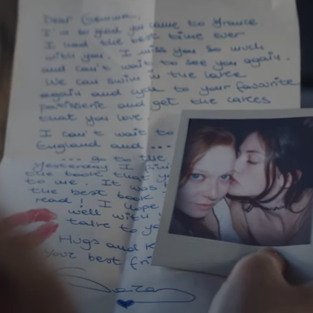 H συγκινητική ιστορία έρωτα δύο γυναικών από μικρά κορίτσια - Το βίντεο που καθηλώνει