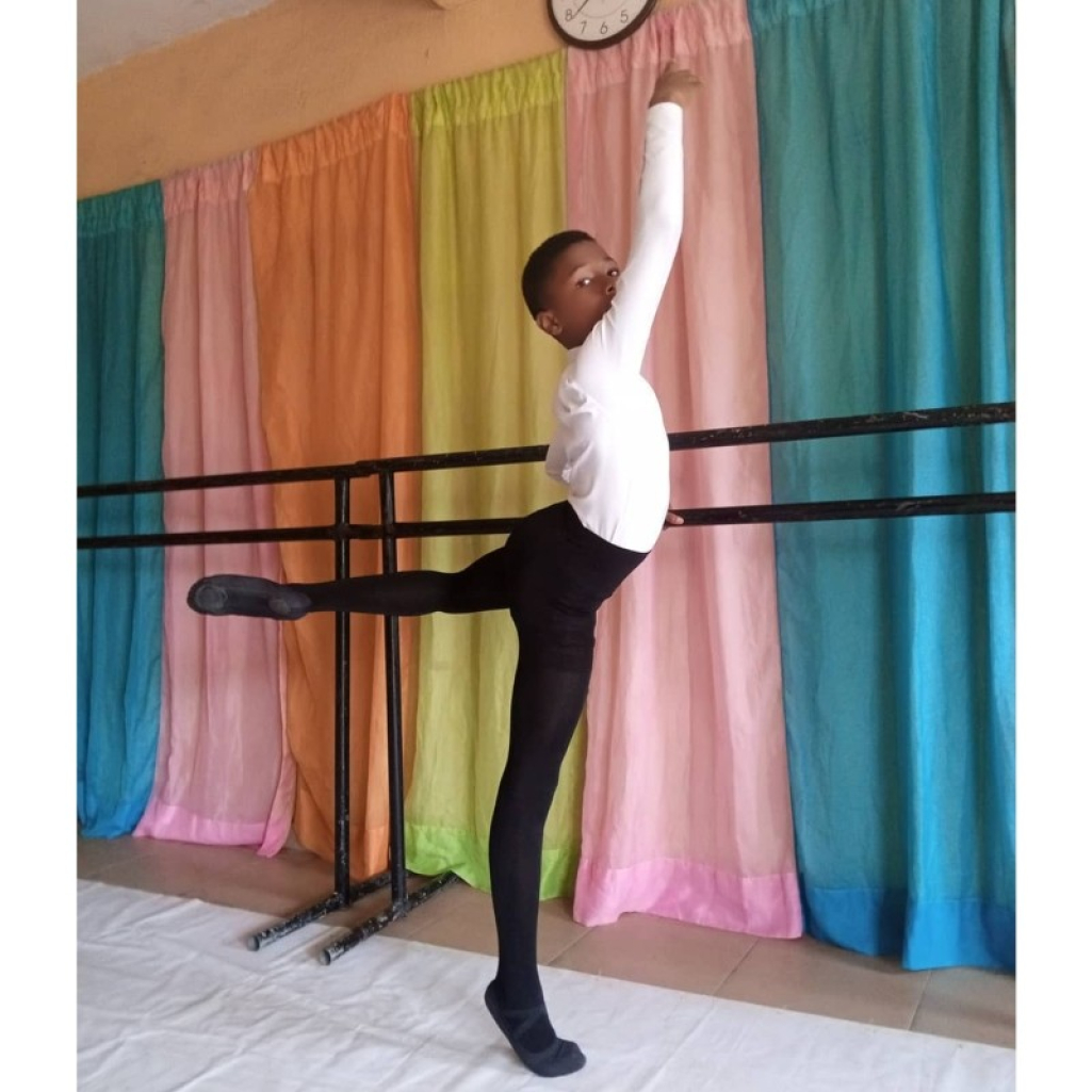 Anthony Mmesoma Madu: Ο 11χρονος από τη Νιγηρία που χορεύει μπαλέτο ξυπόλυτος στη βροχή