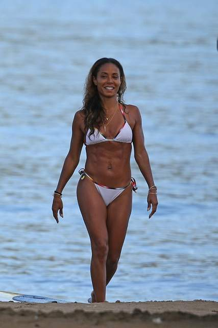 EXCLUSIVE  A bikini clad Jada Pinkett Smith flaunts her rock hard body on the beach in Hawaii