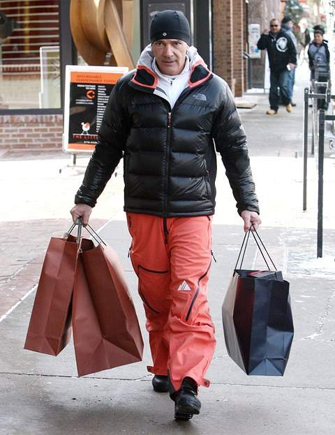 Antonio Banderas does some serious shopping in Aspen  Colorado
