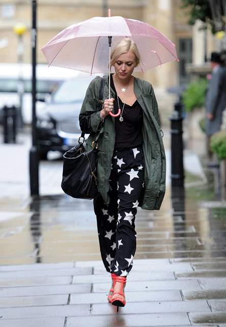Fearne Cotton seen dodging the rain in central London