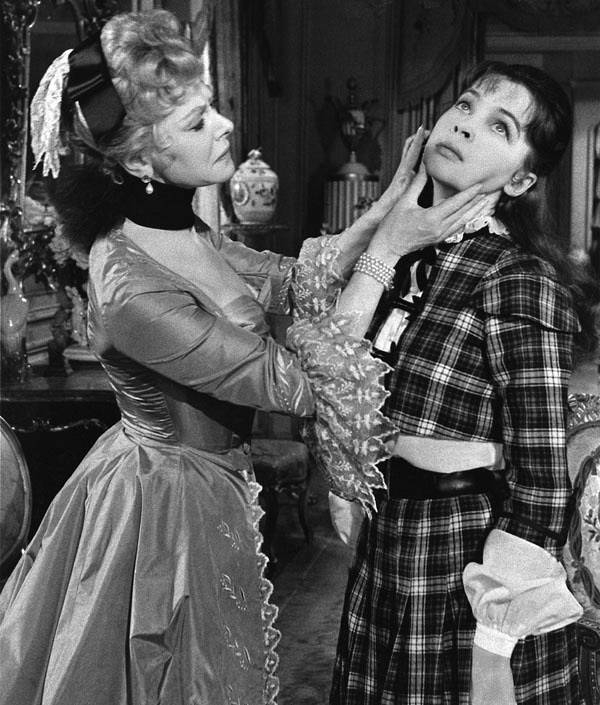 Traveling from her home in Paris  French actress and dancer Leslie Caron will be celebrated by the Academy of Motion Picture Arts and Sciences in an evening of film and conversation  including the premiere of a new digital restoration of the 1958 Best Pic