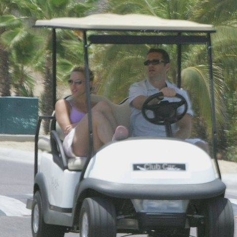 Jason-Priestley-Naomi-Lowde-hung-out-Mexico-after-tying