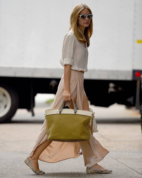 EXCLUSIVE  Olivia Palermo seen wearing a light pink long skirt  while carrying bags in Brooklyn New York P Pictured  Olivia Palermo B Ref  SPL1084265  210715   EXCLUSIVE  B  BR   Picture by  Splash News BR     P  P  B Splash News and Pictures  B  BR   Los