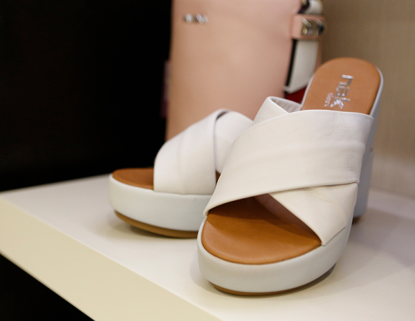 Λευκά σανδάλια-πλατφόρμες, NAK Shoes, AVENUE