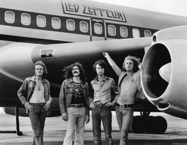 Led Zeppelin In Front Of The Starship, 1973 | Photo: Bob Gruen