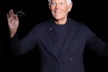 O Giorgio Armani ακυρώνει τα fashion shows του Ιανουαρίου λόγω της έξαρσης του Covid-19