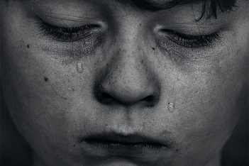 Πώς η ενδοοικογενειακή βία μπορεί να επηρεάσει τα παιδιά μακροπρόθεσμα;