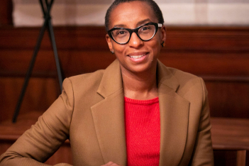 Η Claudine Gay έγινε η πρώτη μαύρη πρόεδρος του Harvard