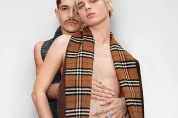 Burberry: Στη νέα καμπάνια για τον Αγίο Βαλεντίνο, φωτογραφίζονται πραγματικά ζευγάρια