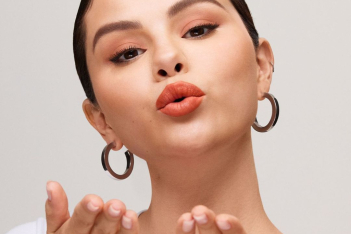 H Selena Gomez έχει την τέλεια ανοιξιάτικη πρόταση για το επόμενο manicure σου