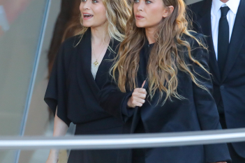 Η Mary-Kate Olsen «πέταξε» τα μαύρα και φόρεσε χρώμα