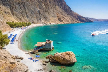 Πέντε ελληνικές στις παραλίες με τα πιο γαλάζια νερά στον κόσμο