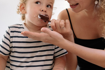 Γιατί θα ήταν καλό τα παιδιά να μην τρώνε ζάχαρη πριν κλείσουν τα 2