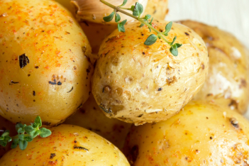 Πώς μια συνταγή για τραγανές πατάτες φούρνου, μπορεί να είναι η απάντηση στο πώς δημιουργείται η ζωή στη Γη