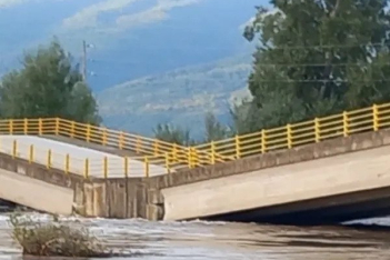 Κατέρρευσε γέφυρα στον Παλαιόπυργο Λάρισας - Νέα προβλήματα στην οδική σύνδεση χωριών
