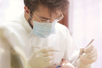 5 συνήθειες που καταστρέφουν τα δόντια - Τι δεν θα έκανε ποτέ ένας οδοντίατρος