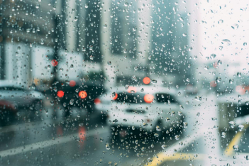 Άστατος ο καιρός σήμερα με τοπικές βροχές και καταιγίδες -Η πρόγνωση για την Καθαρά Δευτέρα