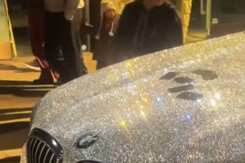 Διακόσμησε το αυτοκίνητό της με εκατομμύρια κρύσταλλα - Το βίντεο που έγινε viral στο TikTok