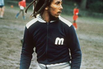 H Admiral Sports επανακυκλοφορεί την εμβληματική φόρμα του Bob Marley