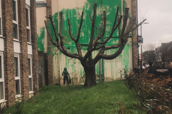Banksy: Βανδάλισαν το νέο έργο του street artist με το περιβαλλοντικό μήνυμα