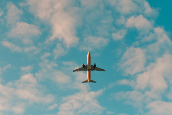 5 παράξενα πράγματα που συμβαίνουν στο σώμα σου, όταν ταξιδεύεις με αεροπλάνο 