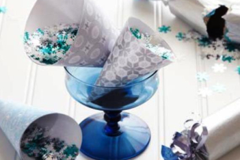 15-Amazing-and-Easy-DIY-New-Year’s-Eve-Party-Decorations-8καθευα.jpg