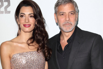 Amal Clooney: Eντυπωσίασε με το look της στο πλευρό του George Clooney