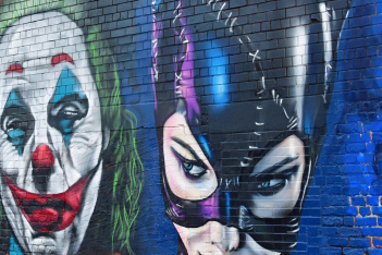 «Catwoman»: Από τη Michelle Pheiffer και τη Halle Berry, στη Zoë Kravitz που θα ενσαρκώσει τον ρόλο της συντρόφου του "Batman"