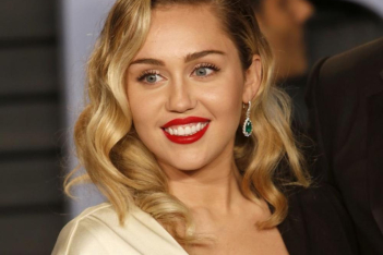Η απίστευτη απάντηση της Miley Cyrus σε θαυμαστή που θέλει να την παντρευτεί μέσα στο 2020