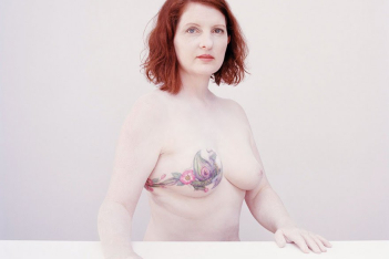 Η νίκη απέναντι στον καρκίνο του μαστού: Η ομορφιά των τατουάζ σε γυναίκες με μαστεκτομή