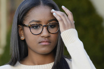H 19χρονη κόρη του Barack και της Michelle Obama, Sasha λικνίζεται στο TikTok Και γίνεται viral