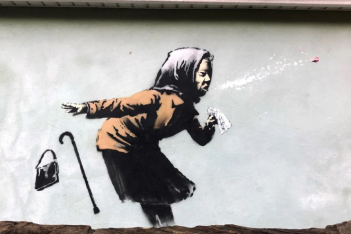 Πώς το νέο έργο του Banksy έξω από σπίτι έκανε πλούσια την ιδιοκτήτρια 