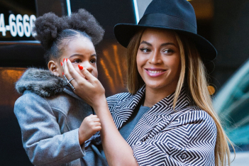Beyoncé: H 9χρονη κόρη της έκανε τα πρώτα της βήματα ως μοντέλο 
