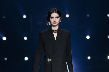 Meadow Walker: Η κόρη του ηθοποιού Paul Walker άνοιξε το show του Givenchy