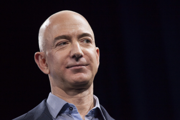 Jeff Bezos: Παραιτήθηκε από τη θέση του CEO της Amazon ακριβώς 27 χρόνια από την ίδρυση της