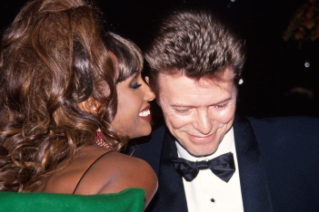 «Δεν θα ξαναπαντρευτώ, είναι ακόμα ο σύζυγός μου»: H εξομολόγηση της Iman για τον David Bowie