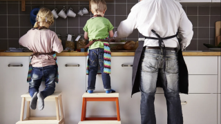 5 tips για πιο δημιουργικές στιγμές στην κουζίνα με τα παιδιά