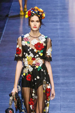 small_fustany-fashion-dolce_and_gabbana_dazzling_spring_2016_accessories-15