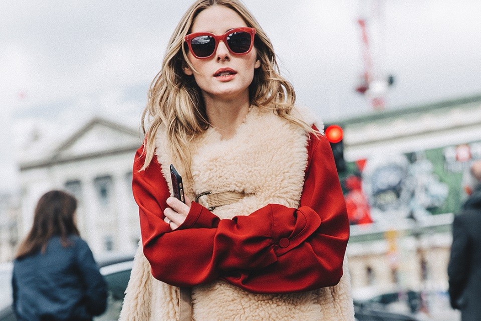 pfw-paris fashion week fall 2016-street style-collage vintage-olivia palermo-fur vest-red blouse-printed trousers-chloe-5