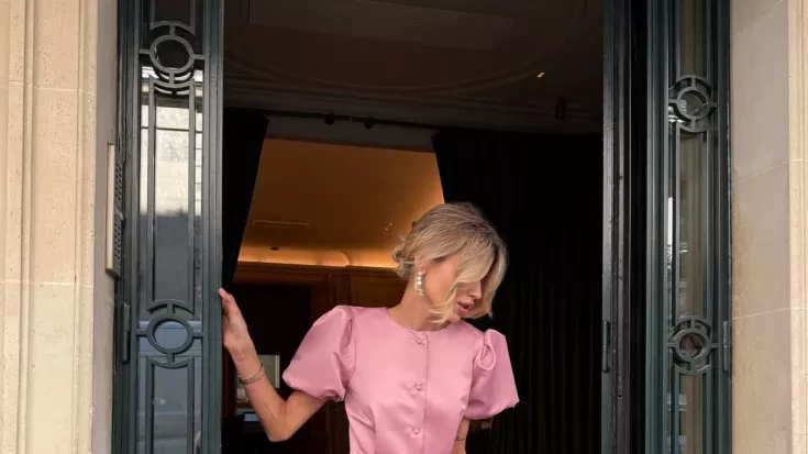 3 σατέν φορέματα από τα Mango για καλεσμένες σε ανοιξιάτικο γάμο – Είναι τέλεια και για κουμπάρα